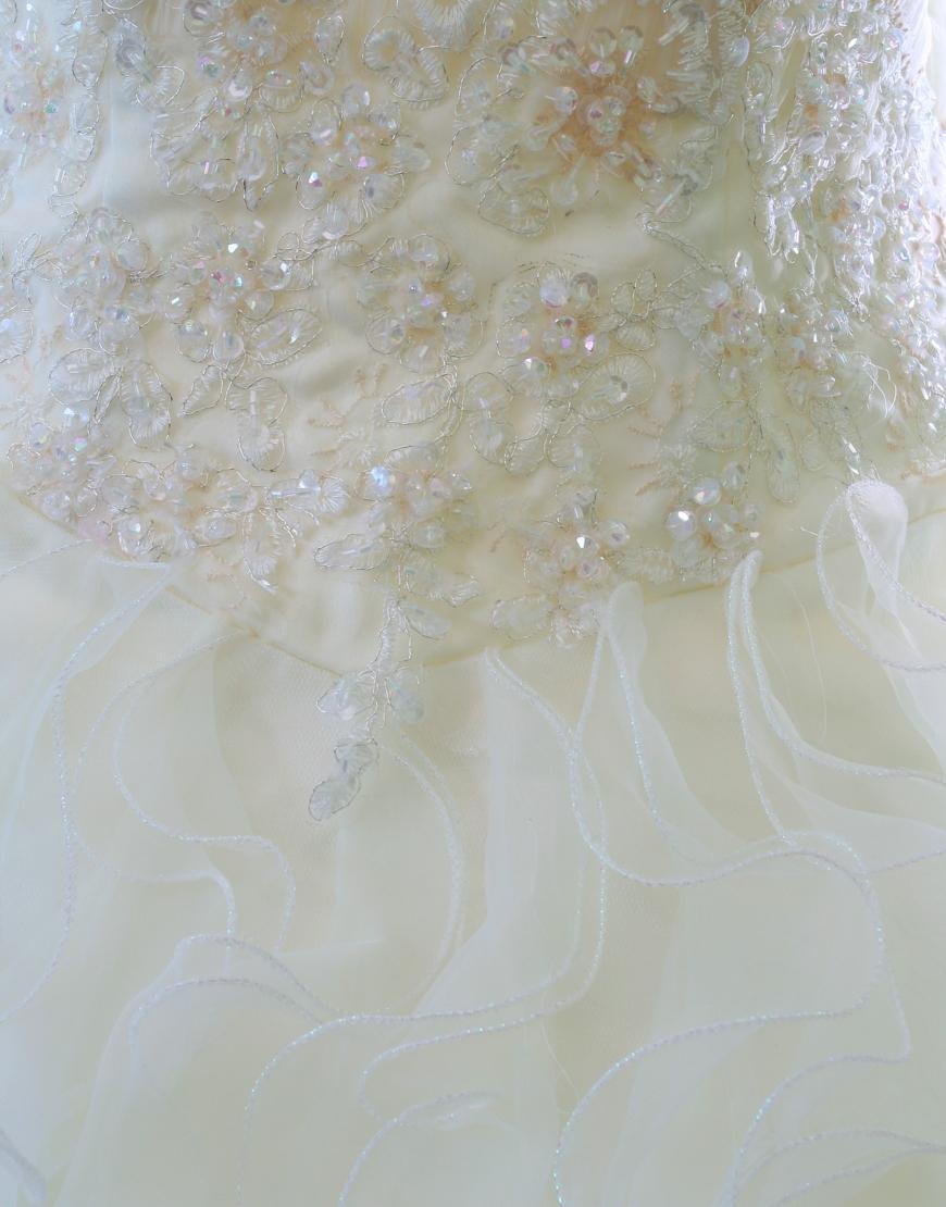 Lace embellished bow-waist frilled dress