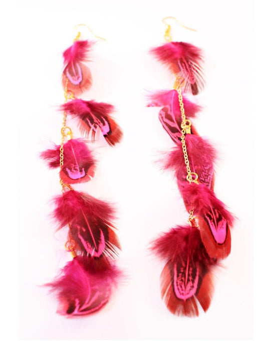 Feather earrings in pink