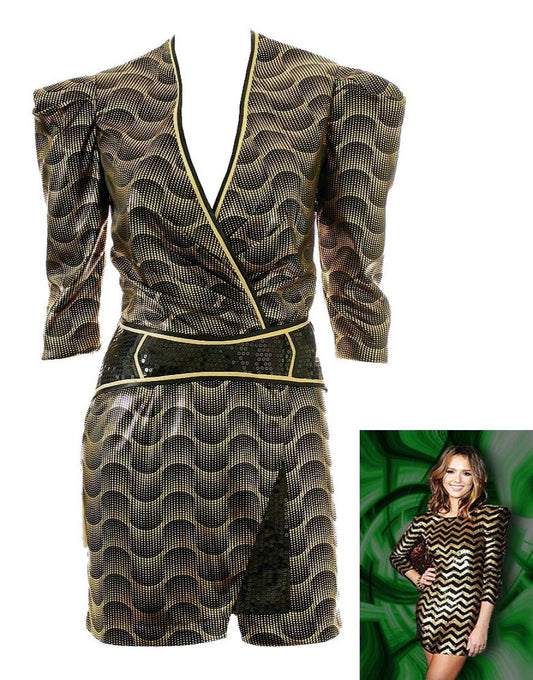 Statement shoulders V-neck dress